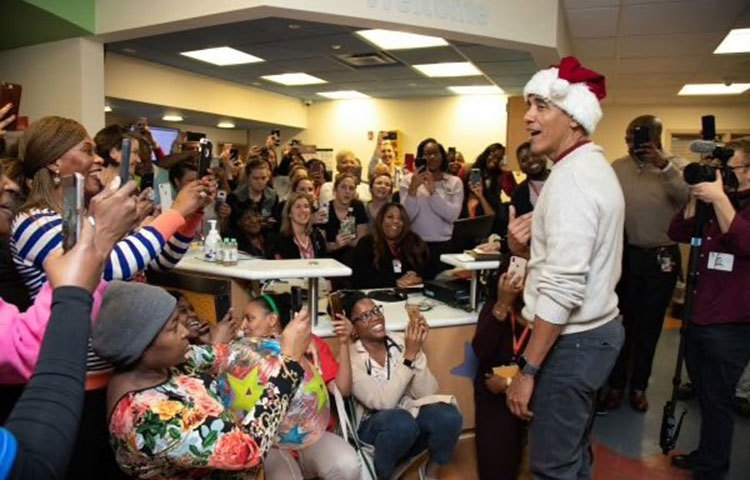 সকলকে মেরি ক্রিসমাস জানিয়ে হাসপাতাল কর্তৃপক্ষকে ধন্যবাদ জানিয়েছেন বারাক ওবামা।