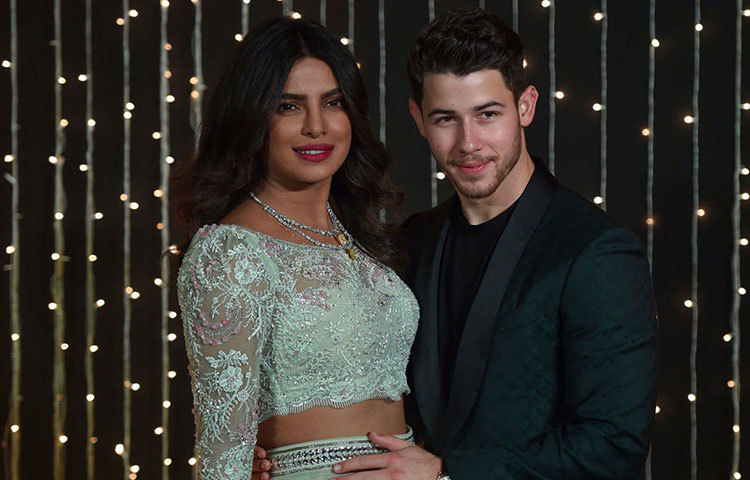 ‘বিবাহিত জীবন দারুণ উপভোগ করছি।’ এ কথা বিয়ের পরই সোশ্যাল সাইটে জানিয়েছিলেন প্রিয়াঙ্কা চোপড়া।