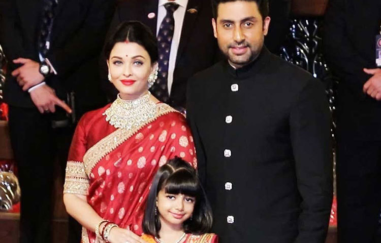 এই প্রথায় কনেপক্ষের তরফে বরপক্ষের অতিথিদের যত্ন করে পরিবেশন করে খাওয়ানো হয়। মুকেশ কন্যার বিয়েতে বলিউডের বন্ধুরা সেই কাজটিই করেছেন।