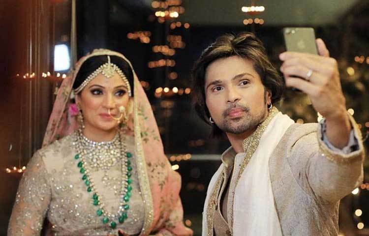 ২০১৮ সালের ১১ মে হিমেশ রেশমিয়া বিয়ে করেন টিভি তারকা সোনিয়া কাপুরকে।