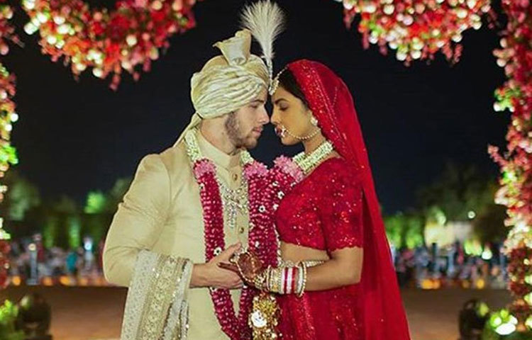 বিয়ে করলেন প্রিয়াঙ্কা চোপড়া ও নিক জোনাস। ২০১৮ সালের ১ ডিসেম্বর নতুন জীবন শুরু হয় তার।