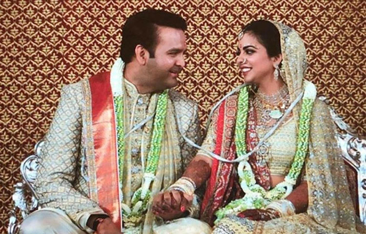 ২০১৮ সালের ১২ ডিসেম্বর গাঁটছড়া বাঁধলেন ঈশা অম্বানী ও আনন্দ পিরামল।