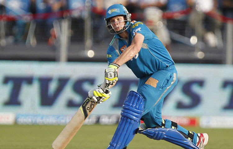 স্টিভ স্মিথ : ওয়ার্নারের মতোই সম পরিমাণ টাকায় বিক্রি হয়েছিলেন স্মিথ। কিন্তু, ওয়ার্নারের মতোই বল কেলঙ্কারির জেরে রাজস্থানের হয়ে একটি ম্যাচও খেলতে পারেননি প্রাক্তন অজি অধিনায়ক।