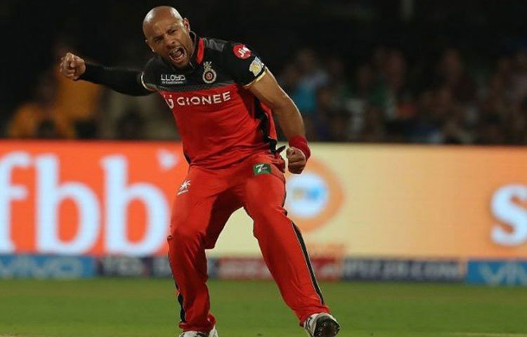 টাইমাল মিলস : ২০১৭ সালে ১২ কোটিতে বেঙ্গালুরু নিয়েছিল এই পেসারকে। কিন্তু, দলকে রীতিমতো হতাশ করেছিলেন তিনি। পাঁচ ম্যাচে পেয়েছিলেন মাত্র ৫ উইকেট।