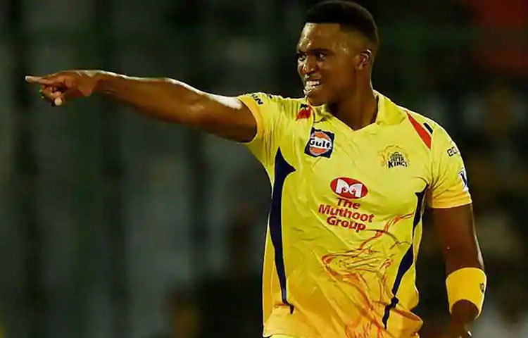 ২০১৭-তে শ্রীলঙ্কার বিরুদ্ধে অভিষেকেই নিজের জাত চিনিয়ে ছিলেন লুঙ্গি এনগিডি। দক্ষিণ আফ্রিকার এই তরুণ পেসারকে নবাগতদের মধ্যে অন্যতম প্রতিভাবান বলে মনে করেন অনেকেই।