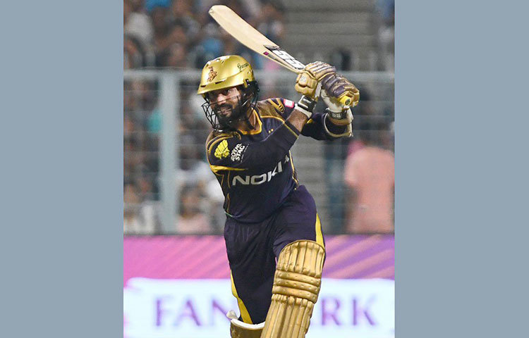 দীনেশ কার্তিক : ছোট ফর্ম্যাটে ব্যাটসম্যান বা কিপার কার্তিককে নিয়ে প্রশ্ন নেই। দলকে জয়ের রাস্তায় ফেরাতে এবারেও প্রয়োজন হবে ক্যাপ্টেন কার্তিকেরও।