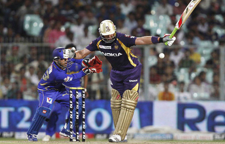 জাক কালিস : ২০১৪ সালে নাইট রাইডার্স তাকে দলে নেয় সাড়ে পাঁচ কোটিতে। কিন্তু, সেবার ৮ ইনিংসে ২৫ গড়ে ১৫১ রান করেন। ওভারপিছু প্রায় সাড়ে আট রান দিয়ে পেয়েছিলেন মাত্র ৪ উইকেট। ভয়ঙ্কর পারফরম্যান্সের জেরে দল থেকেই বাদ পড়েন দক্ষিণ আফ্রিকার এই অলরাউন্ডার।