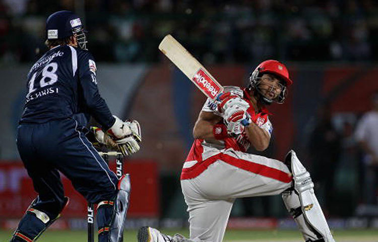 যুবরাজ সিং : এবছরের নিলামে প্রথমবার কোনো দল না পাওয়া যুবরাজকে ২০১৫ সালে ১৬ কোটি দিতে তাকে কিনেছিল দিল্লি ডেয়ারডেভিলস।