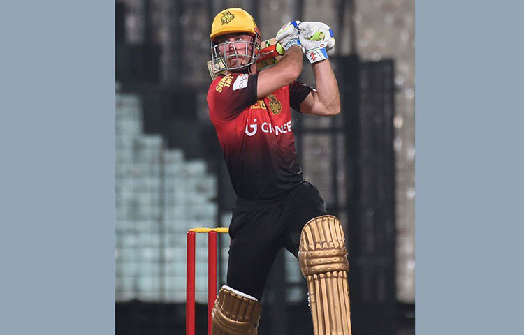 ক্রিস লিন : ভারতের বিরুদ্ধে সদ্য সমাপ্ত টি-টোয়েন্টি সিরিজে তেমন ফর্মে ছিলেন না এই অজি ওপেনার। তবে আইপিএলে আসন্ন মৌসুমে তার উপর ভরসা রাখছে নাইট কর্তৃপক্ষ।