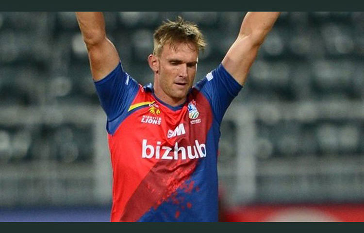 সংযুক্ত আরব আমিরশাহির টি-টেন লিগে ম্যান অব দ্য টুর্নামেন্ট ছিলেন হার্ডাস ভিয়ুন। দক্ষিণ আফ্রিকার এই ফাস্ট বোলারের গতিতে ধরাশায়ী হয়েছিলেন ১৮ জন ব্যাটসম্যান। প্রোটিয়াদের হয়ে বিশ্বকাপের দলে তাকে দেখা না গেলেও আইপিএলে চমক দিতে পারেন হার্ডাস।