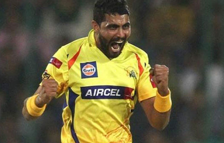 ধোনি বা রায়নার মতো সিএসকে-তে নিয়মিত দেখা যায় রবীন্দ্র জাদেজাকে। ১১তম আইপিএলে ১৬ ম্যাচে ১১টি উইকেট শিকার করেছেন জাড্ডু। ফলে নিলামের আগেই তাকে দলে রেখে যে বড় একটা ভুল করেননি দলের কর্তারা, তা বোঝাই যাচ্ছে।