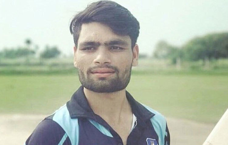 রিঙ্কু সিংহ: লোয়ার-মিডল অর্ডার ব্যাটসম্যান। গত আইপিএলে চারটি ম্যাচে মাত্র ২৯ রান করেছিলেন উত্তরপ্রদেশের ক্রিকেটারটি।