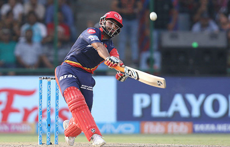 ঋষভ পান্থ : ধোনির শূন্যতা পূরণ করবেন বলে মনে করা হচ্ছে। দিল্লি ডেয়ারডেভিলস গত বছর ১৫ কোটিতে কিনেছিল বাঁ-হাতি পান্থকে।