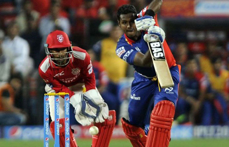 অ্যাঞ্জেলো ম্যাথিউজ : শ্রীলঙ্কান প্রাক্তন অধিনায়ককে ২০১৫ সালে সাড়ে ৭ কোটির বিনিময়ে দলে নিয়েছিল দিল্লি। কিন্তু, ১১টি ম্যাচ খেললেও তিনি করেছিলেন ১৪৪ রান। অলরাউন্ডার হিসাবে দলে এলেও পেয়েছিলেন মাত্র ৭টি উইকেট।