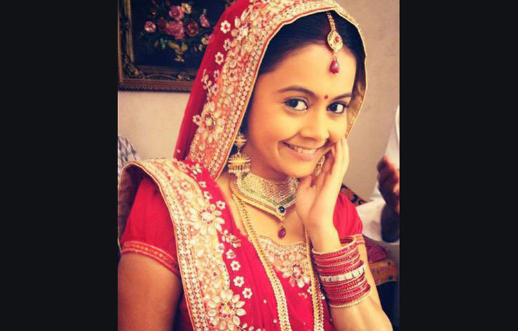 আসামের শিবসাগরে জন্ম নিয়েছেন এই অভিনেত্রীর। স্কুল ও কলেজে পড়া সেখানেই। এখন তার বয়স তেত্রিশ বছর। বাণিজ্য বিভাগে পড়াশোনা করেছেন। ছোট থেকেই ভরতনাট্যমে প্রশিক্ষণ রয়েছে তার। চেন্নাইয়ের কলাক্ষেত্রমের ছাত্রী তিনি।