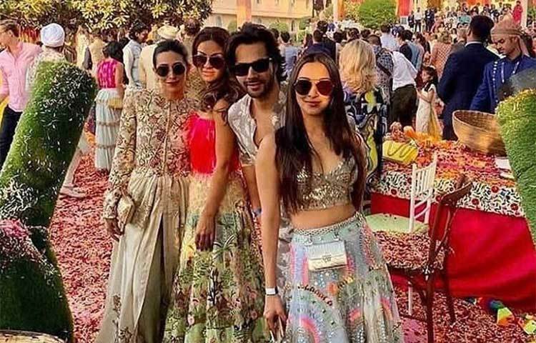 রয়েছেন বরুণ ধবন, কারিশমা কাপুর।