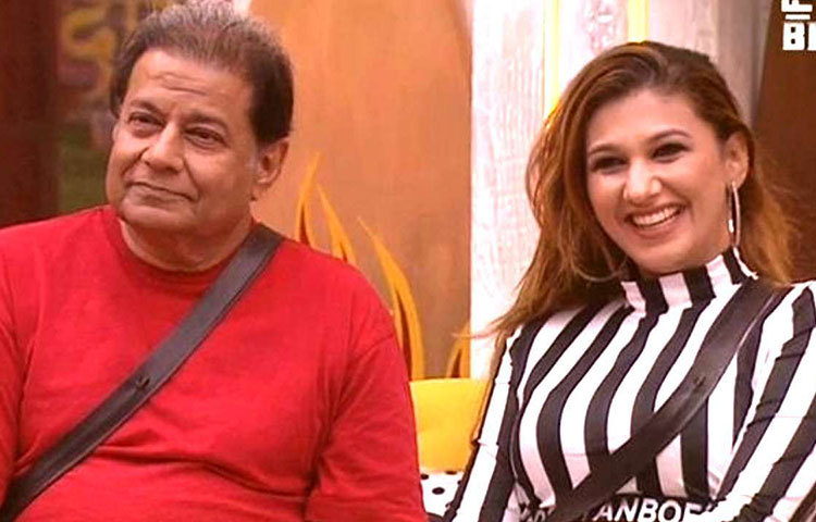 ভজনও গান, আবার সুন্দরীর সঙ্গে প্রেমও করেন, এমন চরিত্রকে নিয়ে কে না গসিপ করবে! বিগ বসের চর্চিত জুসি জসলীন মাথারুর সঙ্গে অনুপের মাথোমাথো প্রেম নিয়ে জানতে চেয়েছেন নেটিজেনরা।