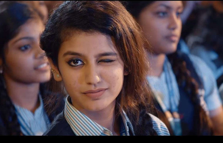 চোখ দিয়ে ইশারা করেই জাতীয় ক্রাশ হয়ে গিয়েছেন প্রিয়া প্রকাশ। দক্ষিণী অভিনেত্রীকে গুগলে সবচেয়ে বেশি সার্চ করেছেন ভারতীয়রা।