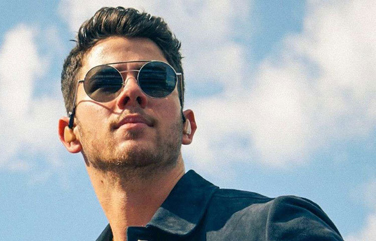 প্রিয়াঙ্কার বরকে নিয়েও ব্যাপক কৌতূহল ভারতীয়দের। দেশি গার্লের 'লাভ অ্যাঙ্গেল' সামনে আসার পরই জোনাসকে নিয়ে জানতে শুরু করে দেন ভারতীয়রা। তিনি আছেন দ্বিতীয় স্থানে।