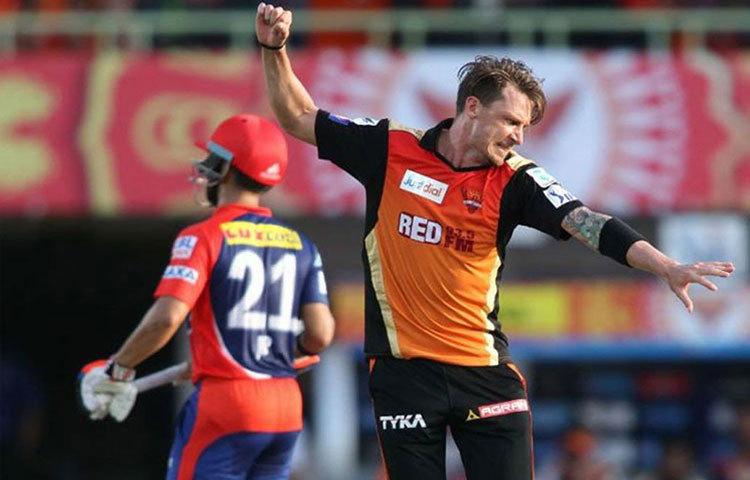 ২০০৮ সালে প্রথম আইপিএলে কলকাতা নাইট রাইডার্সের হয়ে ব্রেন্ডন ম্যাকালামের ১৫৮ রানের অপরাজিত ইনিংসটা এখনও মনে রেখেছেন অনেকেই। সেবার তার চার-ছয়ের তুবড়িতে ঝলসে গিয়েছিল রয়্যাল চ্যালেঞ্জার্স ব্যাঙ্গালোর। তবে গত আইপিএলে তাকে যেন খুঁজেই পাওয়া যায়নি। ৬ ম্যাচে মাত্র ১২৭ রান। এবারের নিলামে অবিক্রিতই রয়ে গিয়েছেন তিনি।