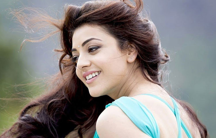 কাজলের ইনস্টাগ্রামে ফলোয়ারের সংখ্যা প্রায় এক কোটি। মডেলিং দিয়ে ক্যারিয়ার শুরু করলেও তামিল ও তেলুগু ছবিতে নিজের আসন পাকা করে ফেলেছেন ইতিমধ্যেই। বেশ কয়েকটি বলিউডি ছবিও করেছেন কাজল। যার মধ্যে কয়েকটি সুপারহিট।