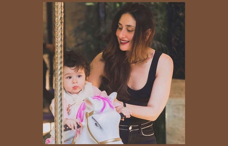 খেলনা ঘোড়ায় কারিনার সঙ্গে তৈমুর।