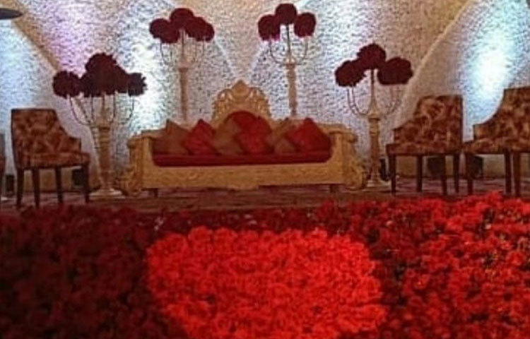 আগামীকাল অর্থাৎ ১৪ ডিসেম্বর জালন্ধরে তাদের রিসেপশন। মুম্বাইয়েও একটি পার্টি দেবেন নবদম্পতি। তবে তার দিনক্ষণ এখনও ঠিক হয়নি।