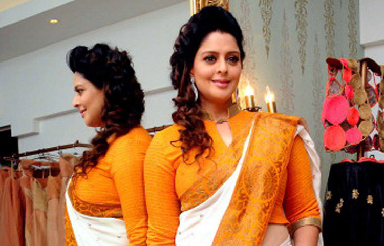 নাগমা : জন্ম মুম্বাইয়ে। সালমানের বিপরীতে ‘বাগি’ দিয়ে বলিউডে হাতেখড়ি। পরবর্তীতে সালমান, শাহরুখের বিপরীতে দাপটে অভিনয় করেছেন। রজনিকান্তের বিপরীতে দক্ষিণের সিনেমাতেও অভিনয় করেছেন এই সুপারহিট নায়িকা।