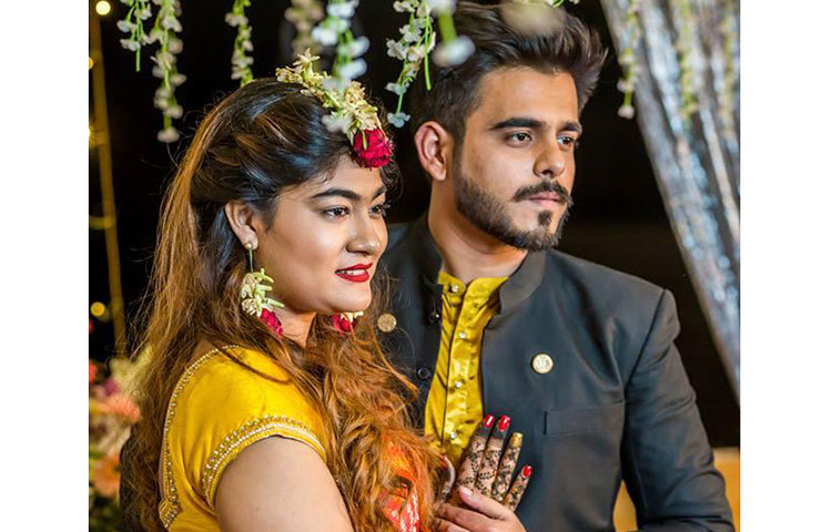 সিয়াম-শাম্মার গায়ে হলুদের ছবি। শাম্মা রুশাফি অবন্তীর বারিধারার বাসায় গায়ে হলুদ অনুষ্ঠানের আয়োজন করা হয়।