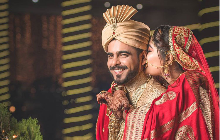 রাজধানীর একটি ক্লাবে ১৬ ডিসেম্বর সন্ধ্যায় তার প্রেমিকা শাম্মা রুশাফি অবন্তীর সঙ্গে এ বিয়ে হয়।