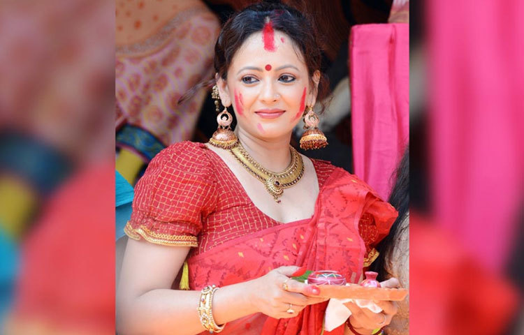 এরপরে ‘বাবা কেন চাকর’ (১৯৯৮), খেলাঘর (১৯৯৯), অন্নদাতা (২০০২) ছবিতে নজর কাড়েন শ্রীলেখা।