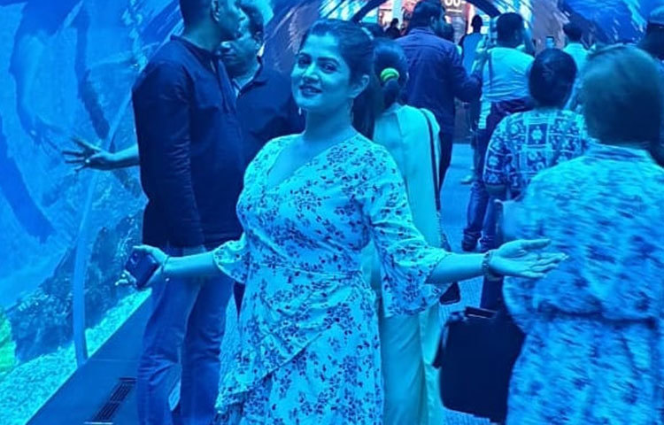মনের আনন্দে ঘুরছেন শ্রাবন্তী। সামাজিক যোগাযোগের মাধ্যমে দুবাই ভ্রমণের ছবি পোস্ট করেছেন টালিউড অভিনেত্রী শ্রাবন্তী চট্টোপাধ্যায়।