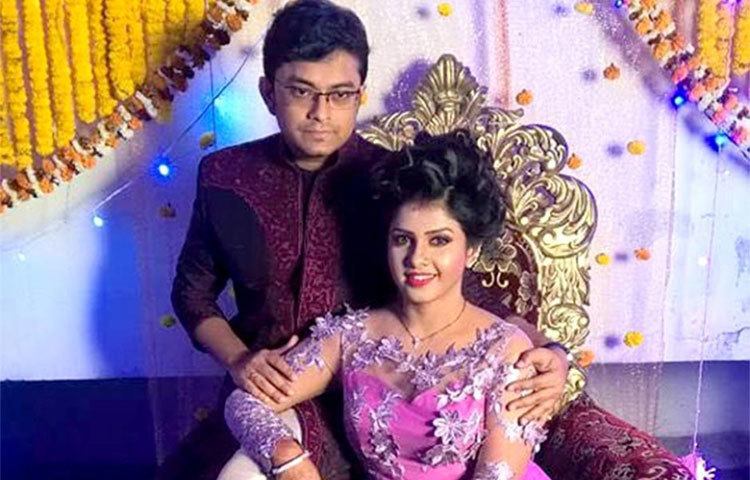 পাত্র সব্যসাচী চক্রবর্তী একজন মিডিয়া প্রফেশনাল।