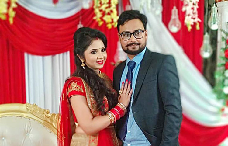 টেলিপর্দার ফেভারিট বউদি এলফিনা মুখোপাধ্যায়ও বিয়ে করলেন এই বছর।