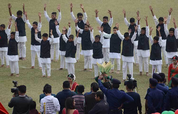 বঙ্গবন্ধুর সাজে সজ্জিত শিক্ষার্থীরা। ছবি : মিনহাজ উদ্দিন