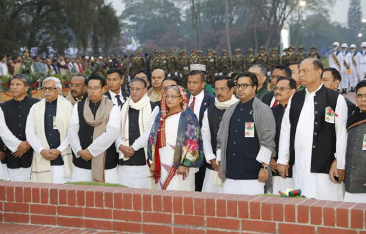 বাংলাদেশ আওয়ামী লীগের পক্ষ থেকে শ্রদ্ধা জানাচ্ছে প্রধানমন্ত্রী শেখ হাসিনা ও অন্যান্য নেতৃবৃন্দ। ছবি : আল-মামুন