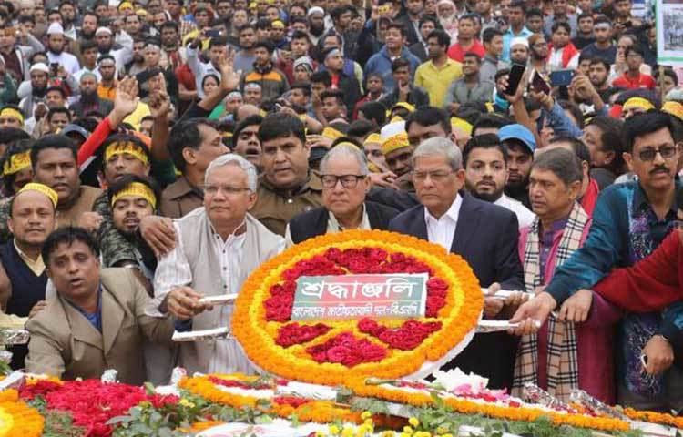 বাংলাদেশ জাতীয়তাবাদী দলের (বিএনপি) পক্ষ থেকে মুক্তিযুদ্ধে প্রাণ উৎসর্গকারী শহীদদের প্রতি শ্রদ্ধা নিবেদন করছেন। ছবি : আল-মামুন