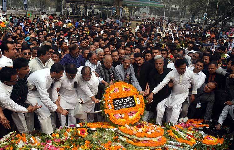 বাংলাদেশ জাতীয়তাবাদী দল বিএনপির পক্ষ থেকে ভাষা শহীদদের প্রতি শ্রদ্ধা জানানো হচ্ছে। ছবি : বিপ্লব দিক্ষিৎ