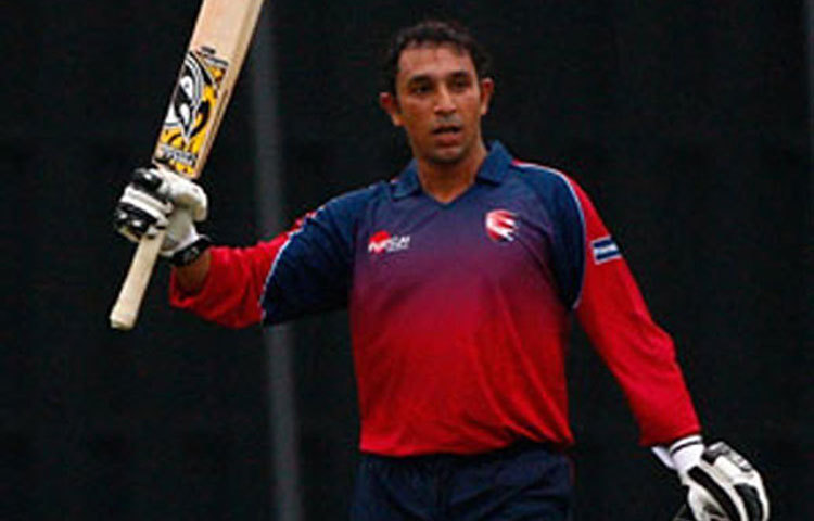 আজহার মাহমুদ : ২০১৫ সালের ১ জুলাই। লন্ডনে ন্যাটওয়েস্ট টি-টোয়েন্টি ব্লাস্টের খেলায় মুখোমুখি হয়েছিল গ্লস্টারশায়ার ও সারে। গ্লস্টারশায়ারের ১৫৪ রানের জবাবে ১ বল বাকি থাকতে ১৪৯ রান করে সারে। ক্রেগ মিলসের শেষ বলে ছয় মেরে ম্যাচ জেতান পাক অলরাউন্ডার আজহার।