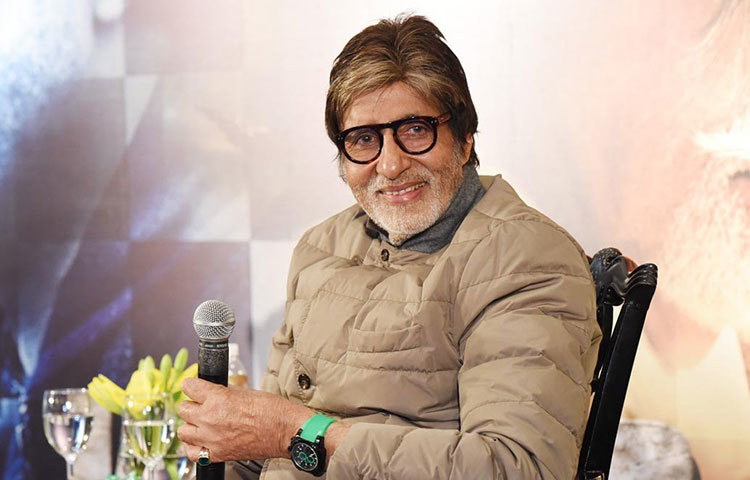 অমিতাভ বচ্চন : বলিউডের শাহেনশা আজও তিনি তরুণ প্রজন্মের সঙ্গে পাল্লা দিয়ে অভিনয় করে চলেছেন। বলিউডের ব্যস্ততম সেলিব্রিটিদের অন্যতম অমিতাভ বচ্চনও মদ্যপান করেন না।