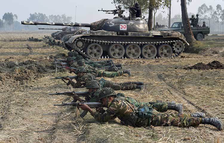 সাঁজোয়া ও শীতকালীন পদাতিক বাহিনীর সম্মিলিত আক্রমণ অভিযান।