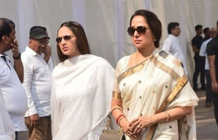 এসেছিলেন এষা দেওল ও হেমা মালিনী।