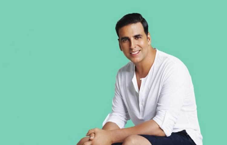 অক্ষয় কুমার : পঞ্চাশ বছর বয়সী এই অভিনেতার ফিটনেস অনেকেরই ঈর্ষার কারণ। মার্শাল আর্ট এক্সপার্ট অক্ষয় নিজেকে ফিট রাখতে মদ ছুঁয়েও দেখেন না।