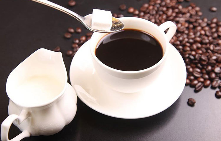 কফি : হাঁপানির কষ্ট নিরাময়ে খুবই নির্ভরযোগ্য পানীয় কফি। এক কাপ গরম কফি শ্বাসনালীর প্রদাহ কম করে। শরীরে এনার্জি যোগায়।