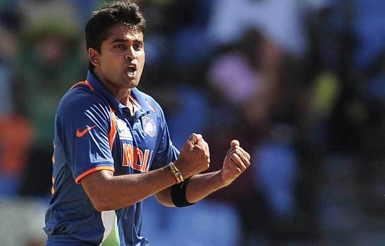 বিনয় কুমার : ১ কোটি টাকায় বিনয় কুমারকে দলে নিয়েছে কেকেআর।