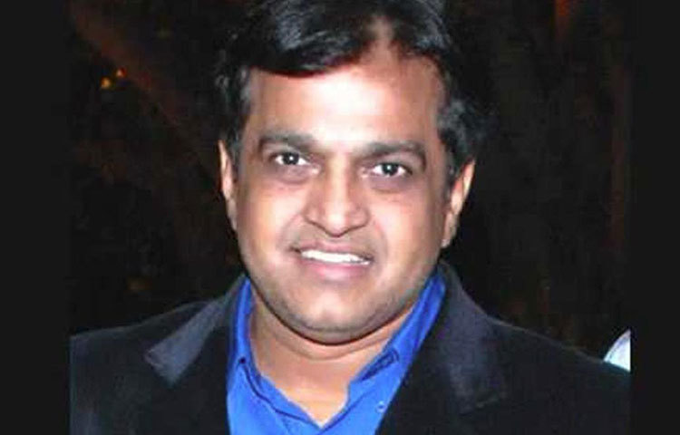 বিবেক শৌক : বলিউডের একজন জনপ্রিয় অভিনেতা ও কমেডিয়ান তিনি। ‘অ্যায়তরাজ’, ’৩৬ চায়না টাউন’, ‘দিল হ্যায় তুমহারা’, ‘গদর: এক প্রেম কথা’র মতো অনেক ছবিতে অভিনয় করেছেন তিনি। মাত্র ৪৭ বছর বয়সে ২০১১ সালের ১০ জানুয়ারি মৃত্যু হয়েছিল তার। মৃত্যুর কারণ হার্ট অ্যাটাক।