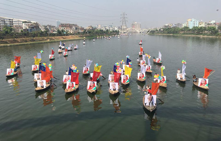 নৌকার এই র‌্যালি দেখলে সত্যিই চোখ জুড়িয়ে যায়। ছবি : বাদল খান