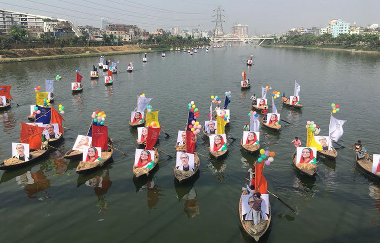 এই নৌকা র‌্যালির আয়োজন করেছে সরকারের বস্ত্র ও পাট মন্ত্রণালয়। ছবি : বাদল খান