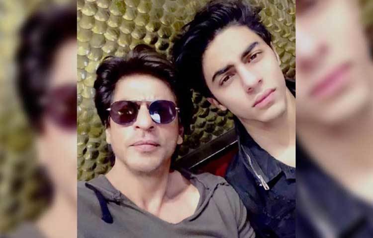 শাহরুখ খানের ছেলে আরিয়ান খান লন্ডনের একটি স্কুলে পড়াশোনা করছে।