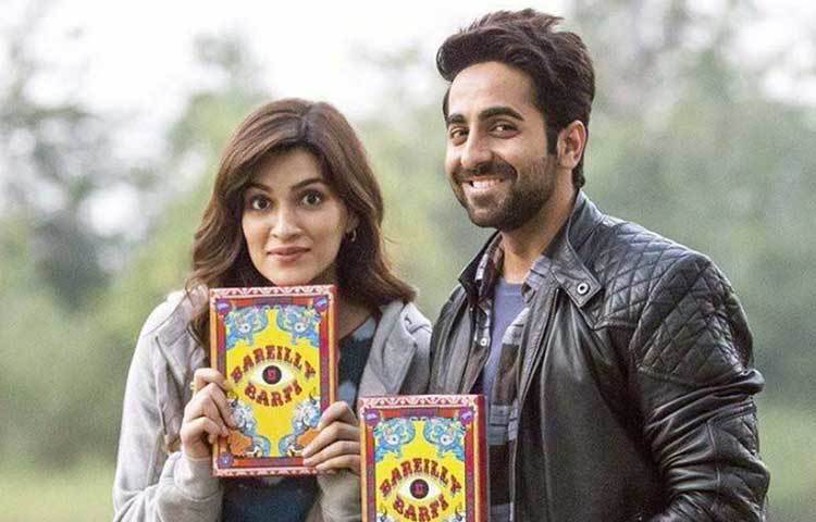 বরেলী কি বরফি : ত্রিকোণ প্রেমের গল্প নিয়ে তৈরি রাজকুমার রাও, আয়ুষ্মান খুরানা এবং কৃতি শ্যানন অভিনীত ‘বরেলী কি বরফি’। উত্তর প্রদেশের বরেলীতে মাত্র দুই মাসে শুটিং হয়েছিল গোটা ছবিটির।